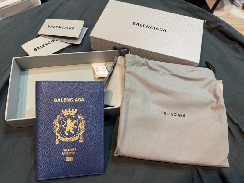 Balenciaga藍色護照套-2