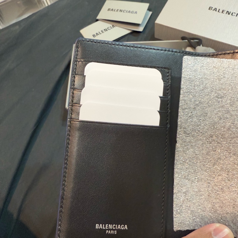 Balenciaga藍色護照套-3