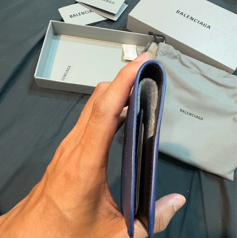 Balenciaga藍色護照套-8
