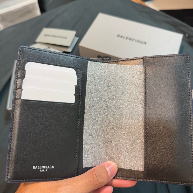 Balenciaga藍色護照套-9