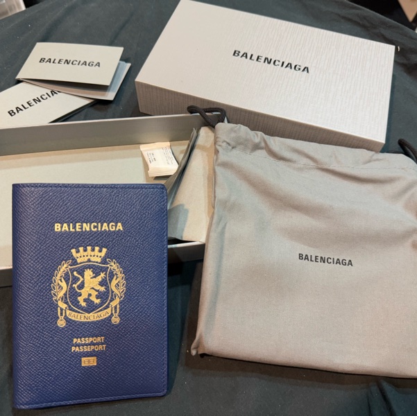Balenciaga藍色護照套-11