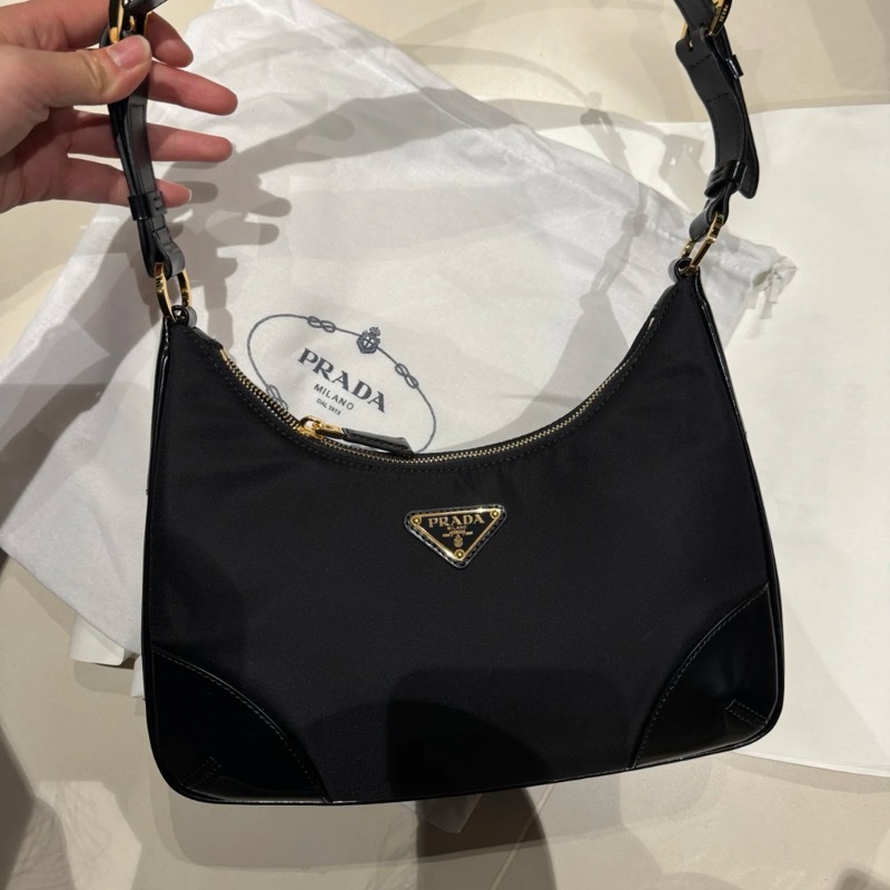 全新 prada Re-Edition 尼龍亮面皮革單肩包-2