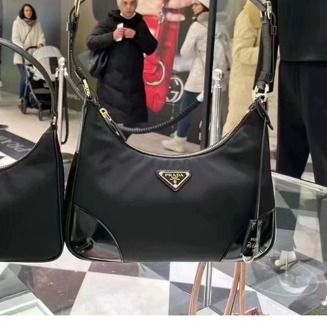 全新 prada Re-Edition 尼龍亮面皮革單肩包-10
