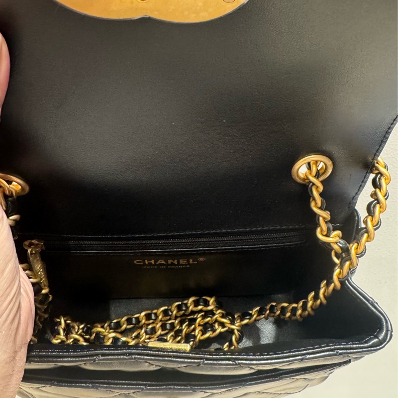 全新香奈兒24B黑金方胖新款 Chanel 24B雙c口蓋包|超大 logo 經典又百搭-9
