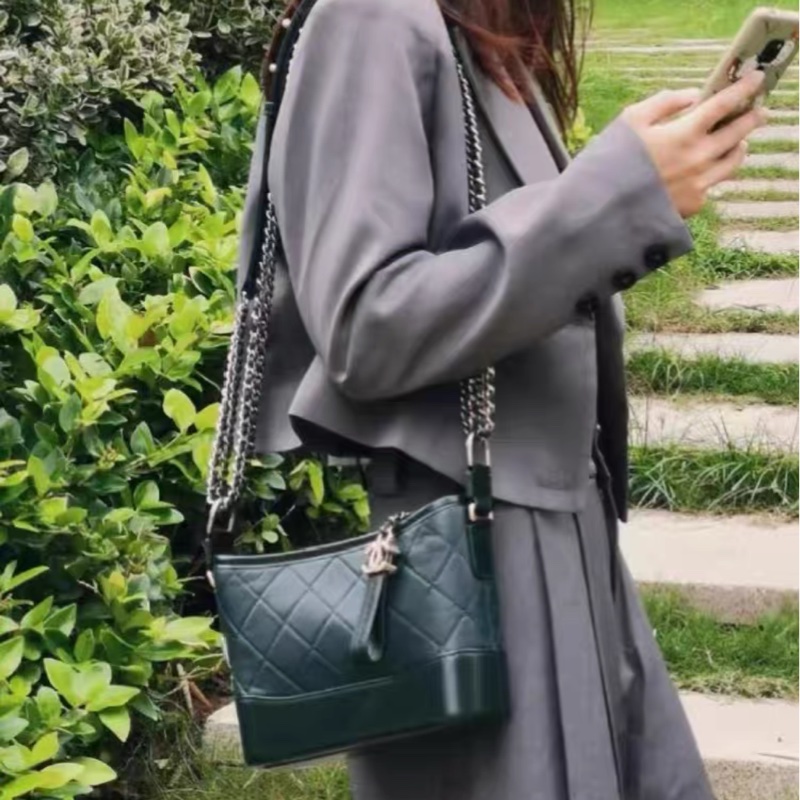 98新帶票 Chanel香奈兒 Gabrielle流浪包小號 鐳射 墨綠色-0