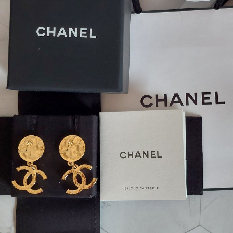 Chanel24c 🌈實品拍照🌈金色熔岩圓雙C耳環 耳針 金屬波紋耳針吊墬耳環👏98新未使用閒置品-6