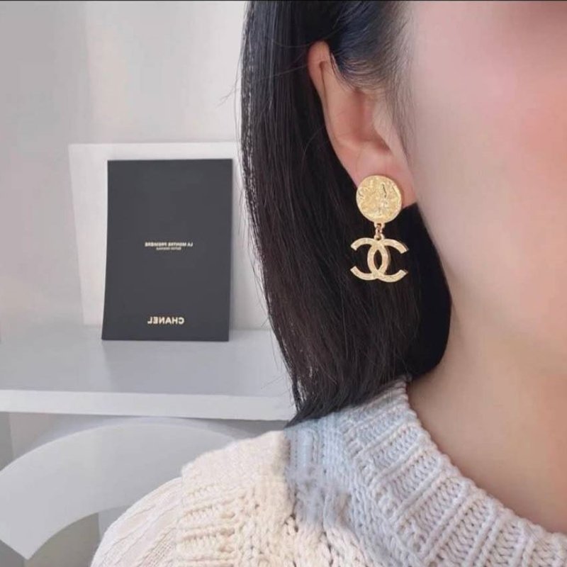 Chanel24c 🌈實品拍照🌈金色熔岩圓雙C耳環 耳針 金屬波紋耳針吊墬耳環👏98新未使用閒置品-7