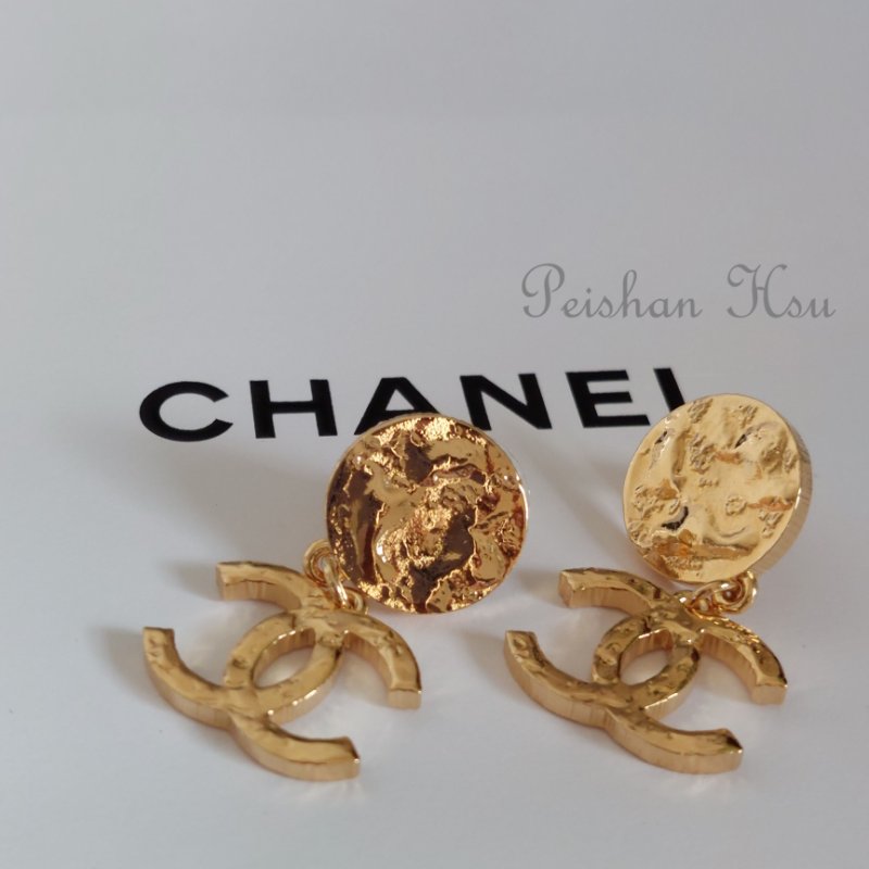 Chanel24c 🌈實品拍照🌈金色熔岩圓雙C耳環 耳針 金屬波紋耳針吊墬耳環👏98新未使用閒置品-16