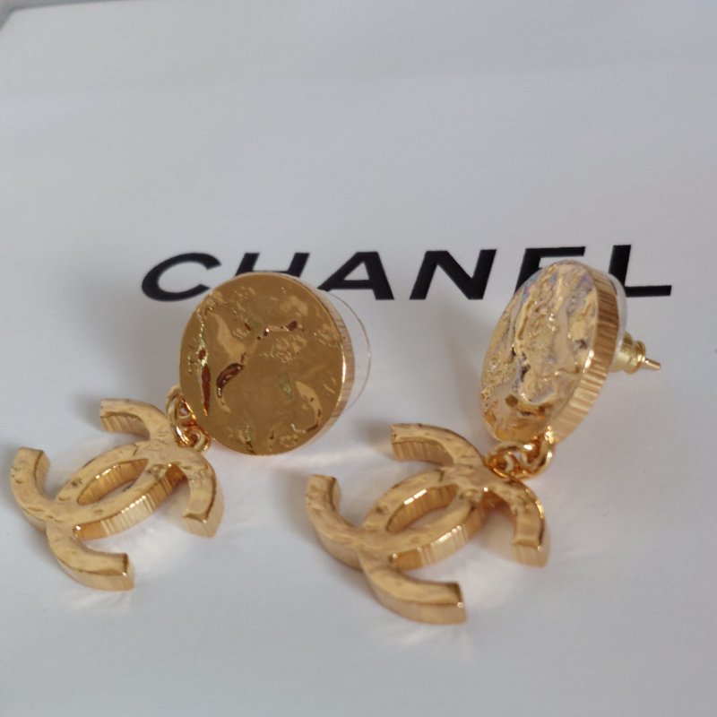 Chanel24c 🌈實品拍照🌈金色熔岩圓雙C耳環 耳針 金屬波紋耳針吊墬耳環👏98新未使用閒置品-17