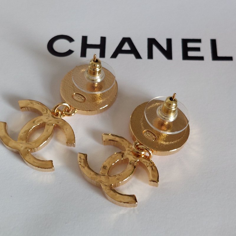 Chanel24c 🌈實品拍照🌈金色熔岩圓雙C耳環 耳針 金屬波紋耳針吊墬耳環👏98新未使用閒置品-20