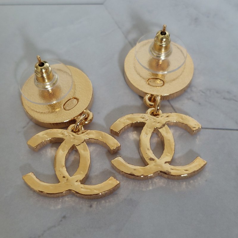 Chanel24c 🌈實品拍照🌈金色熔岩圓雙C耳環 耳針 金屬波紋耳針吊墬耳環👏98新未使用閒置品-29