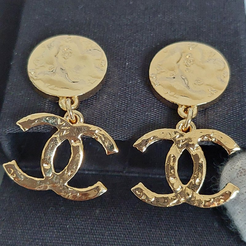 Chanel24c 🌈實品拍照🌈金色熔岩圓雙C耳環 耳針 金屬波紋耳針吊墬耳環👏98新未使用閒置品-31