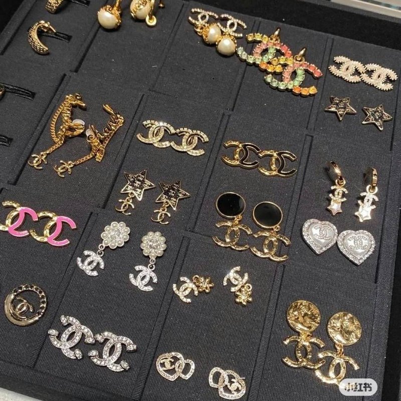 Chanel24c 🌈實品拍照🌈金色熔岩圓雙C耳環 耳針 金屬波紋耳針吊墬耳環👏98新未使用閒置品-38