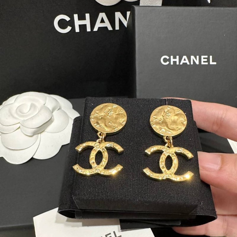 Chanel24c 🌈實品拍照🌈金色熔岩圓雙C耳環 耳針 金屬波紋耳針吊墬耳環👏98新未使用閒置品-40