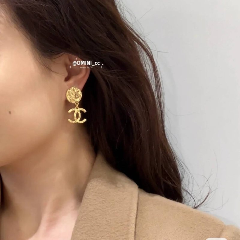 Chanel24c 🌈實品拍照🌈金色熔岩圓雙C耳環 耳針 金屬波紋耳針吊墬耳環👏98新未使用閒置品-46