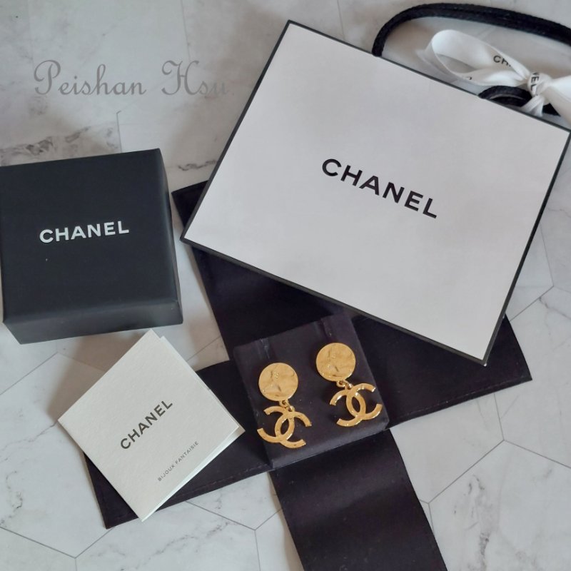 Chanel24c 🌈實品拍照🌈金色熔岩圓雙C耳環 耳針 金屬波紋耳針吊墬耳環👏98新未使用閒置品-62