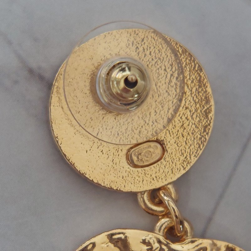 Chanel24c 🌈實品拍照🌈金色熔岩圓雙C耳環 耳針 金屬波紋耳針吊墬耳環👏98新未使用閒置品-65