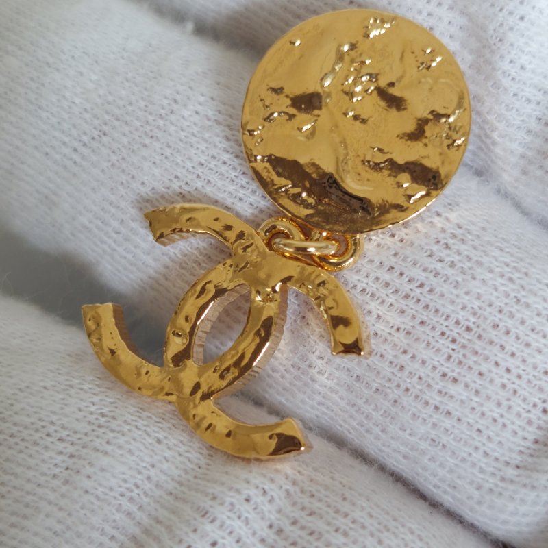 Chanel24c 🌈實品拍照🌈金色熔岩圓雙C耳環 耳針 金屬波紋耳針吊墬耳環👏98新未使用閒置品-50