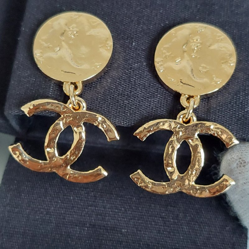 Chanel24c 🌈實品拍照🌈金色熔岩圓雙C耳環 耳針 金屬波紋耳針吊墬耳環👏98新未使用閒置品-57