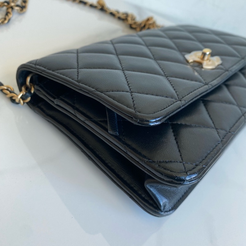 Chanel 黑金核桃金球woc-4