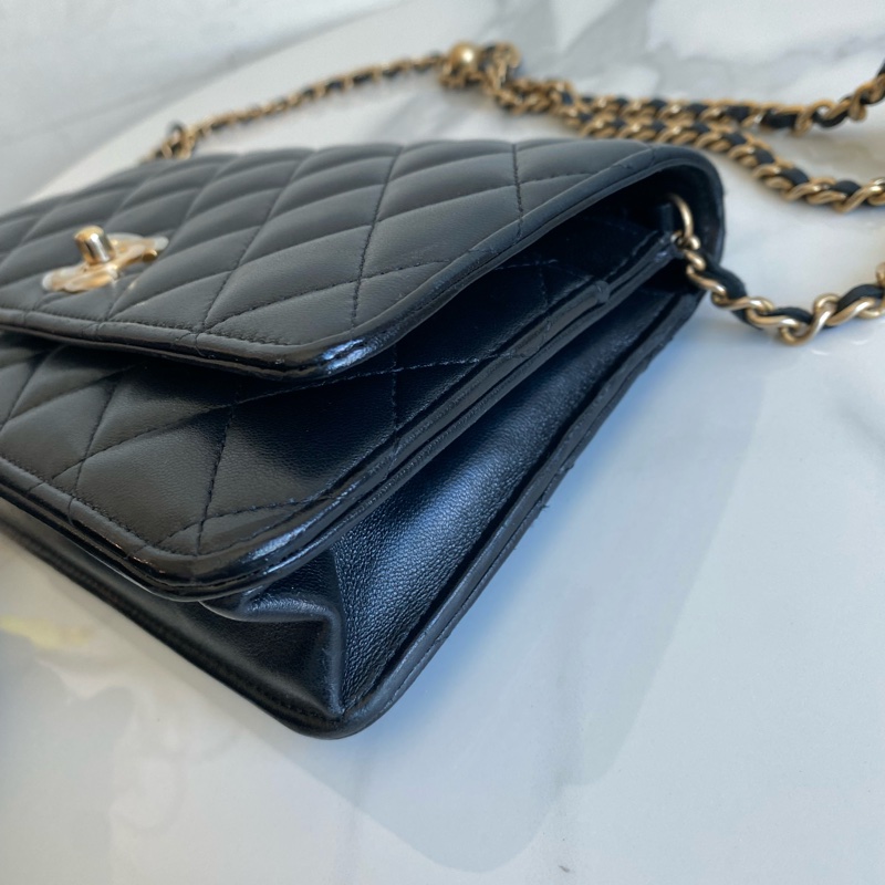 Chanel 黑金核桃金球woc-5