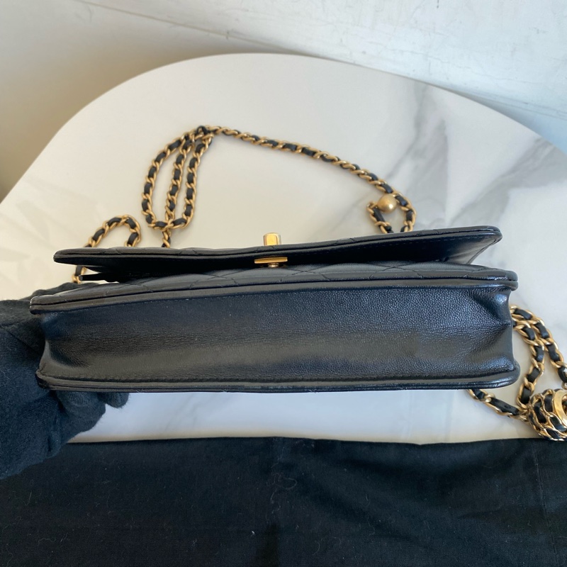 Chanel 黑金核桃金球woc-6