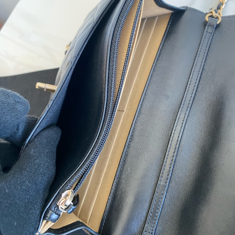 Chanel 黑金核桃金球woc-9