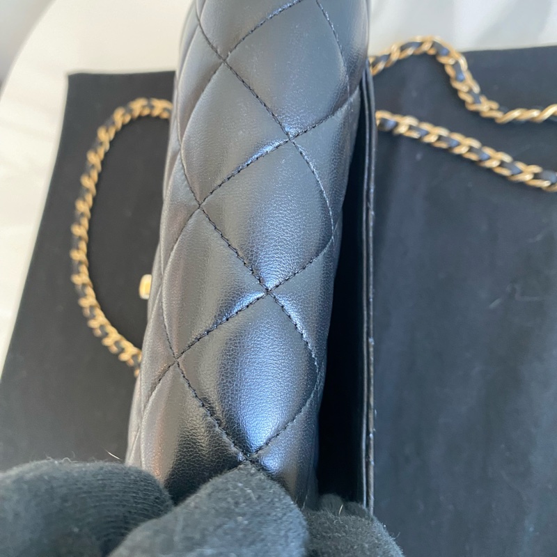 Chanel 黑金核桃金球woc-15