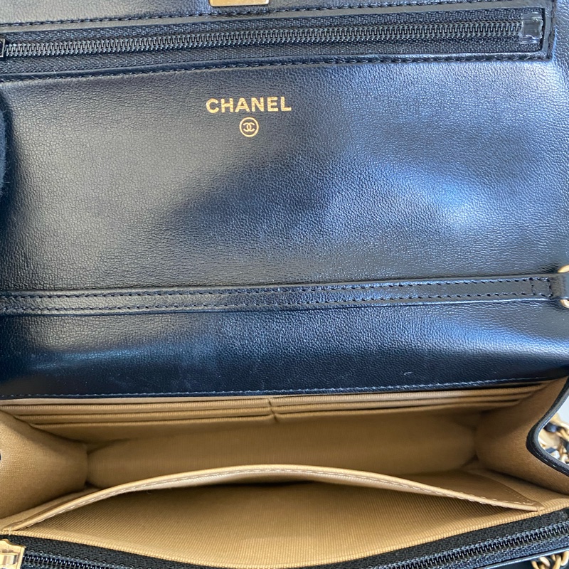 Chanel 黑金核桃金球woc-18