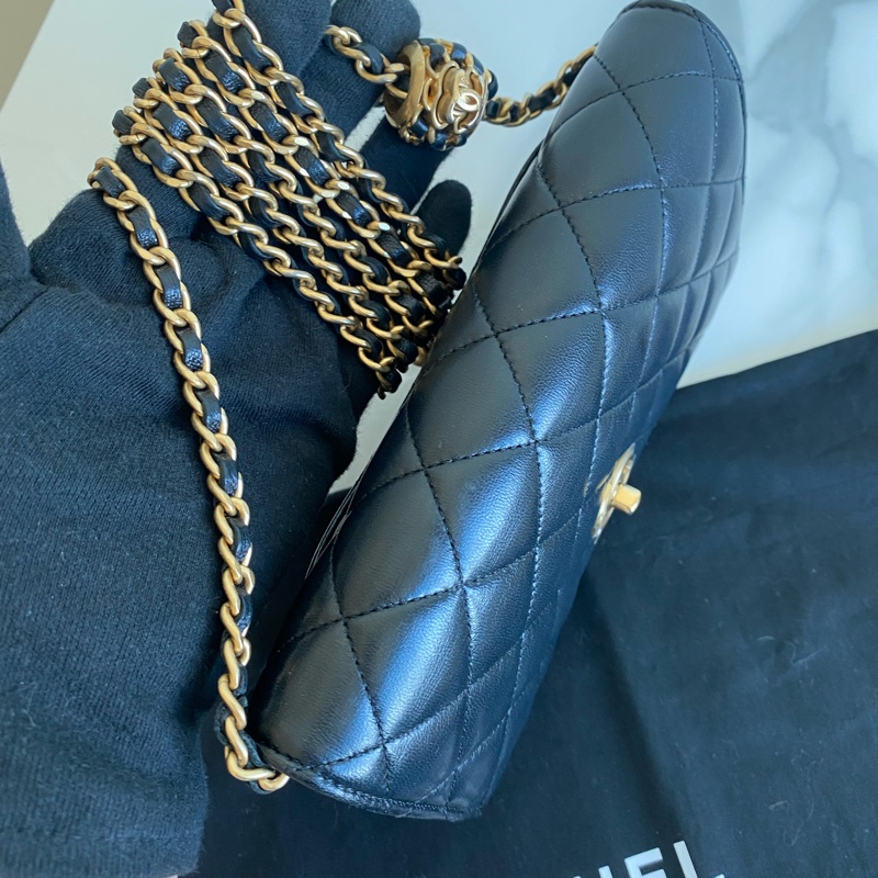 Chanel 黑金核桃金球woc-19
