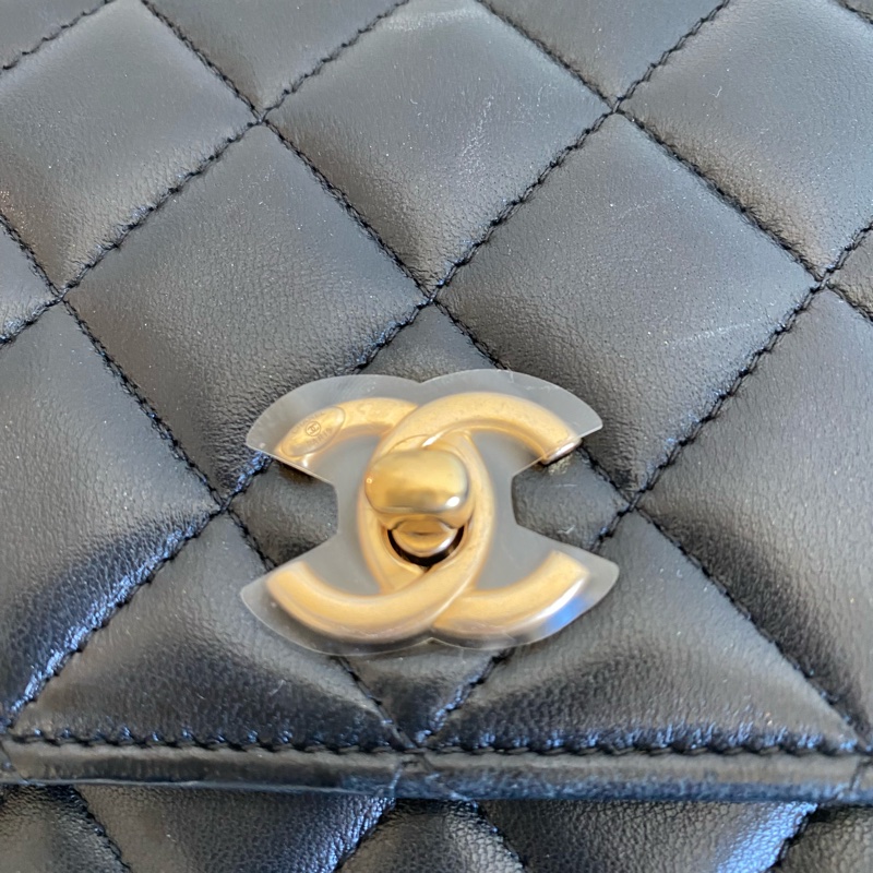 Chanel 黑金核桃金球woc-20