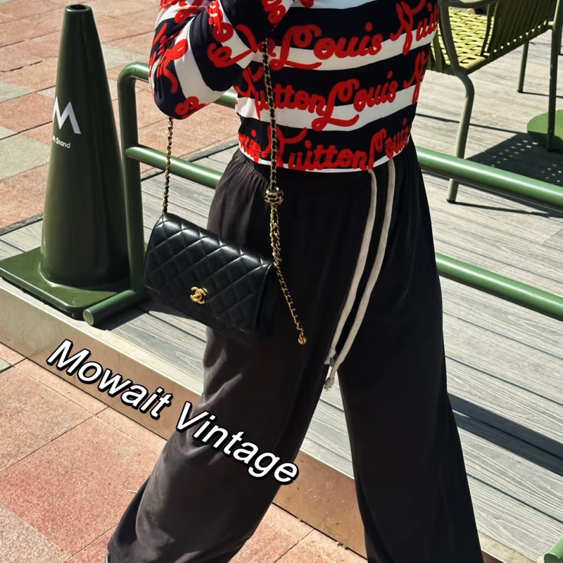 Chanel 黑金核桃金球woc-12