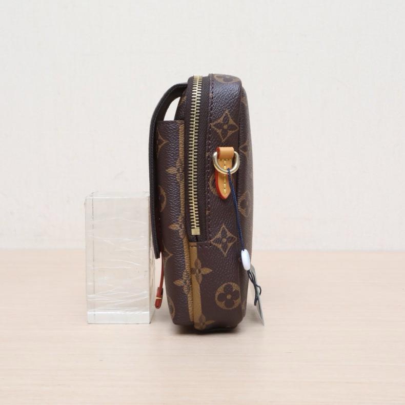 LOUIS VUITTON(路易威登) 老花 PVC 晶片 Nigo 聯名 Flap Double 心形 手機包-1