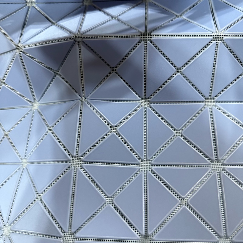 BAO BAO ISSEY MIYAKE 霧面雙拼水藍色肩背包-3