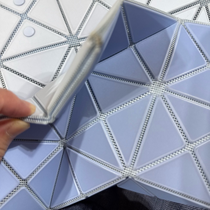 BAO BAO ISSEY MIYAKE 霧面雙拼水藍色肩背包-9