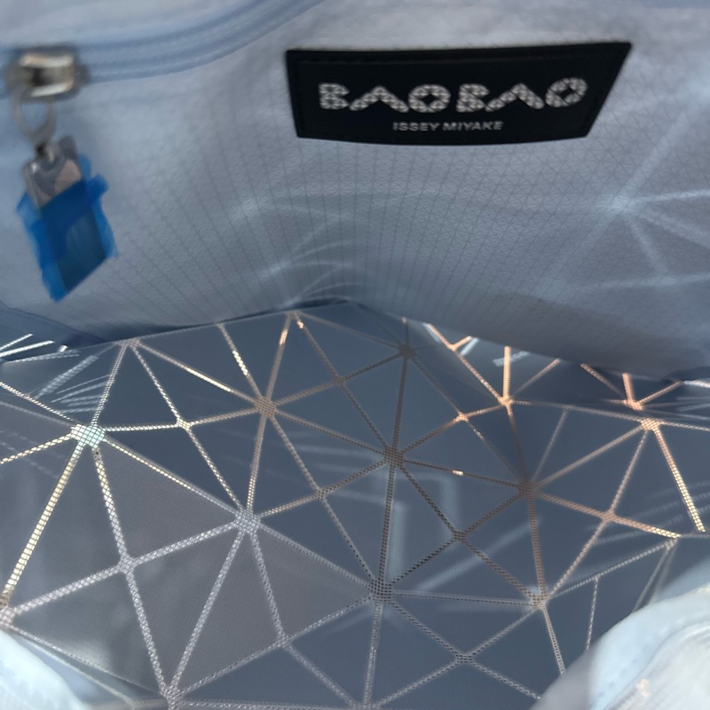 BAO BAO ISSEY MIYAKE 霧面雙拼水藍色肩背包-11