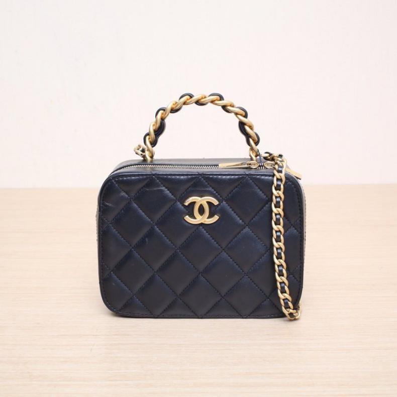 CHANEL(香奈兒) 黑色  晶片開 金扣 22A 手提化妝包 17CM 菱格紋-0