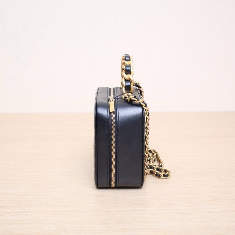 CHANEL(香奈兒) 黑色  晶片開 金扣 22A 手提化妝包 17CM 菱格紋-1