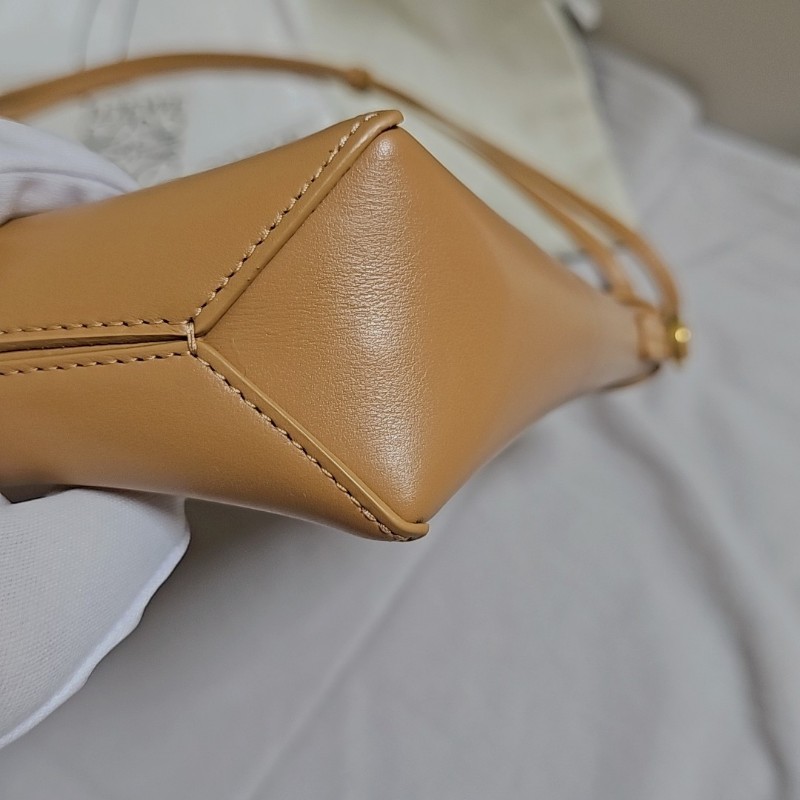 全新 LOEWE Puzzle Fold Pouch肩背包／斜背包／手拿包 三用｜焦糖棕 Camel｜光澤小牛皮-9
