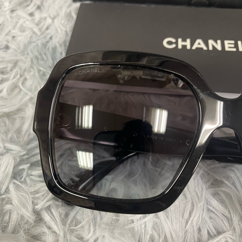 香奈兒Chanel 方框珍珠山茶花愛心墨鏡-10