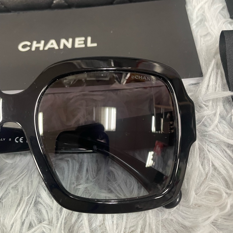 香奈兒Chanel 方框珍珠山茶花愛心墨鏡-11