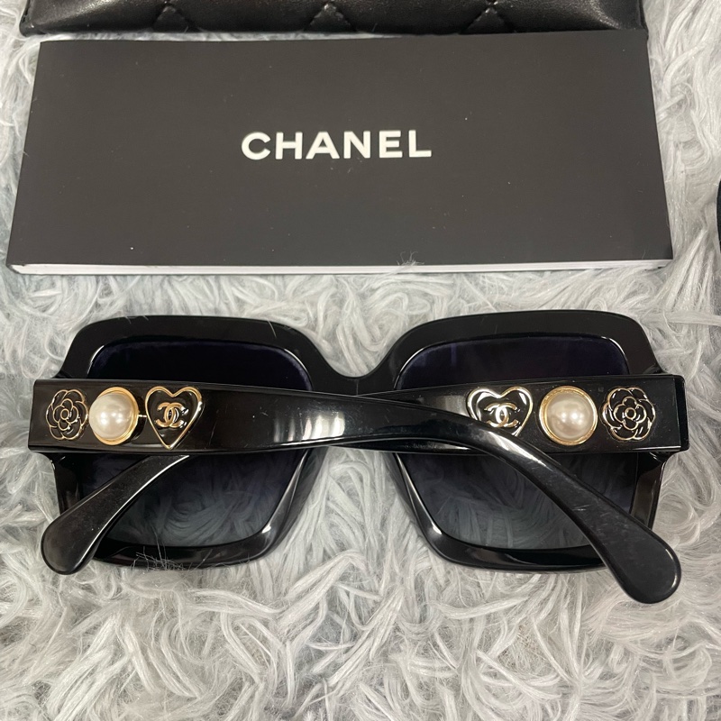 香奈兒Chanel 方框珍珠山茶花愛心墨鏡-12