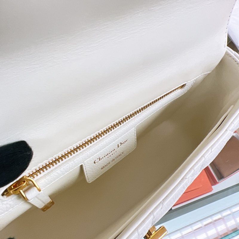 Dior caro small 奶白色鏈條包-13