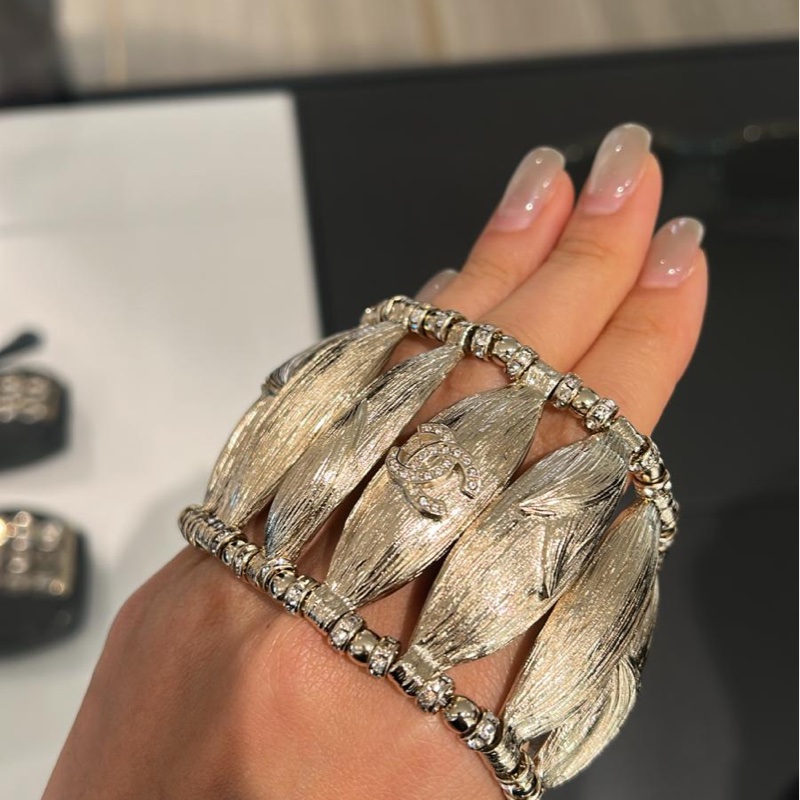 Chanel香奈兒25S羽毛手鐲-0