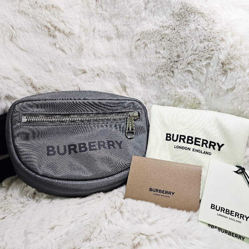 近全新 BURBERRY 灰軍綠色 尼龍腰包 胸包-0