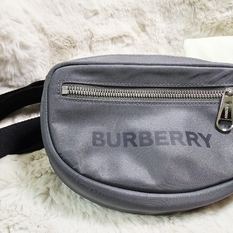 近全新 BURBERRY 灰軍綠色 尼龍腰包 胸包-1