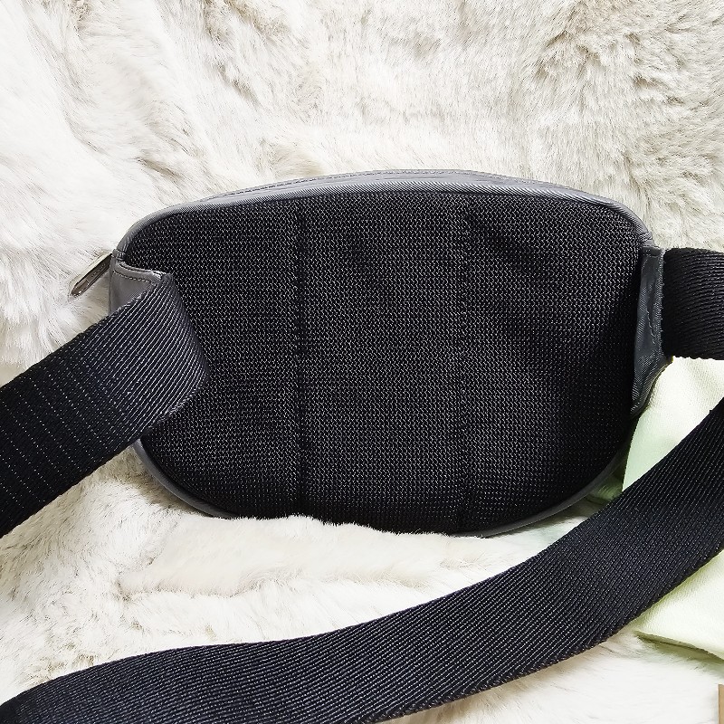 近全新 BURBERRY 灰軍綠色 尼龍腰包 胸包-2