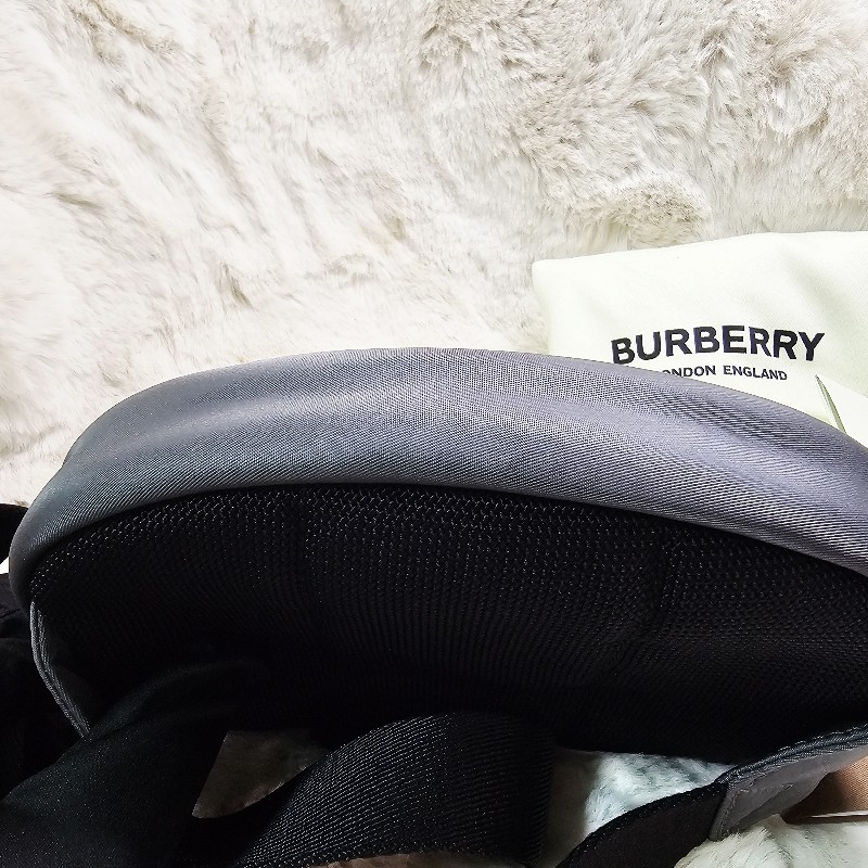 近全新 BURBERRY 灰軍綠色 尼龍腰包 胸包-5