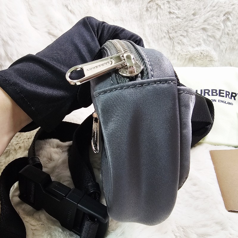 近全新 BURBERRY 灰軍綠色 尼龍腰包 胸包-7