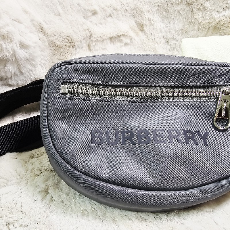 近全新 BURBERRY 灰軍綠色 尼龍腰包 胸包-10